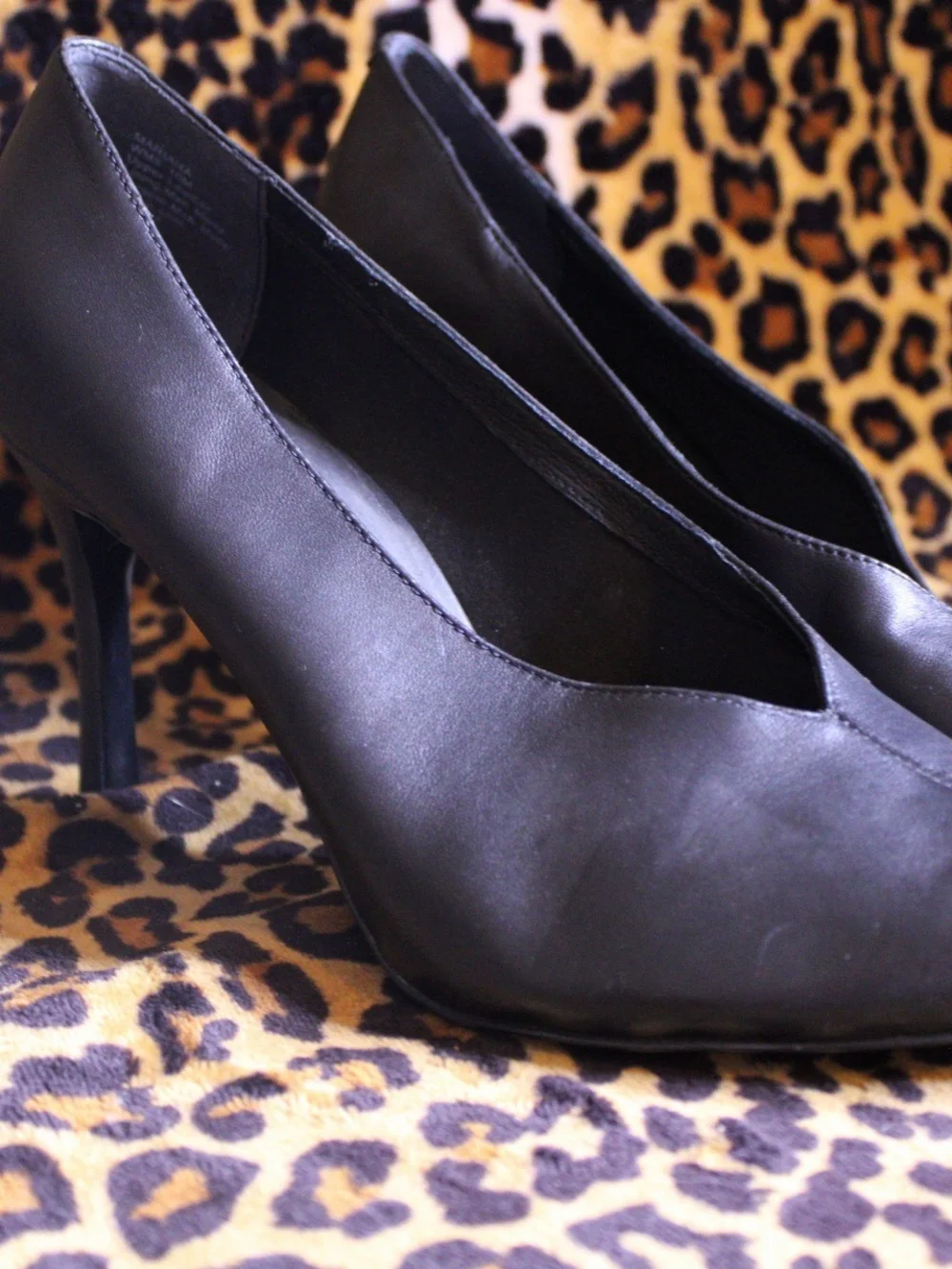 Kenneth Cole Women's Black Pointed-Toe Pumps
